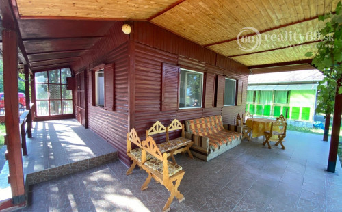 MAĎARSKO - PEKNÝ REKREAČNÝ ZRUB PRI TERMÁLNOM KÚPALISKU.