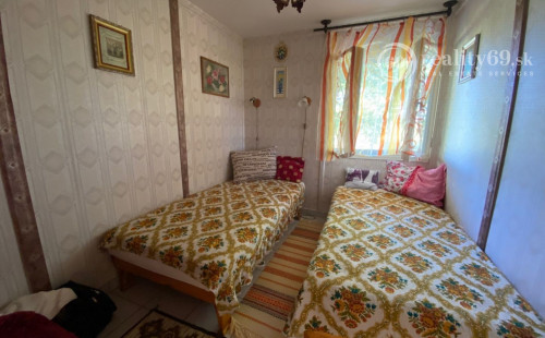 MAĎARSKO - PEKNÝ REKREAČNÝ ZRUB PRI TERMÁLNOM KÚPALISKU.