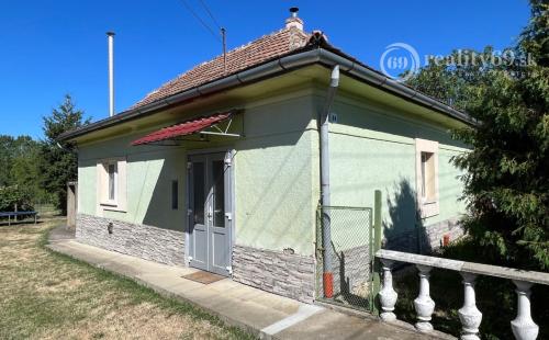 MAĎARSKO - GONCZRUSZKA RD IHNEĎ OBÝVATEĽNÝ V TICHEJ LOKALITE OBCE