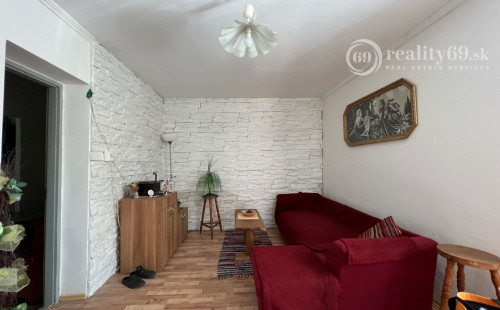 MAĎARSKO - GONCZRUSZKA RD IHNEĎ OBÝVATEĽNÝ V TICHEJ LOKALITE OBCE