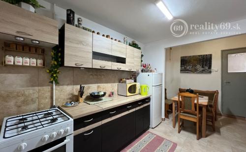 MAĎARSKO - GONCZRUSZKA RD IHNEĎ OBÝVATEĽNÝ V TICHEJ LOKALITE OBCE