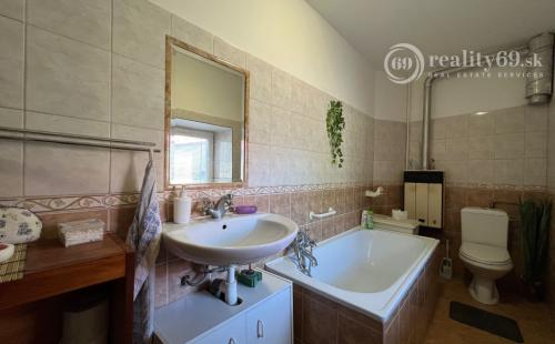 MAĎARSKO - GONCZRUSZKA RD IHNEĎ OBÝVATEĽNÝ V TICHEJ LOKALITE OBCE