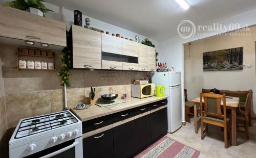 MAĎARSKO - GONCZRUSZKA RD IHNEĎ OBÝVATEĽNÝ V TICHEJ LOKALITE OBCE