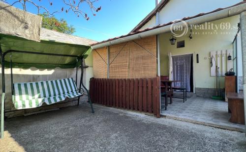 MAĎARSKO - GONCZRUSZKA RD IHNEĎ OBÝVATEĽNÝ V TICHEJ LOKALITE OBCE