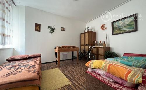 MAĎARSKO - GONCZRUSZKA RD IHNEĎ OBÝVATEĽNÝ V TICHEJ LOKALITE OBCE