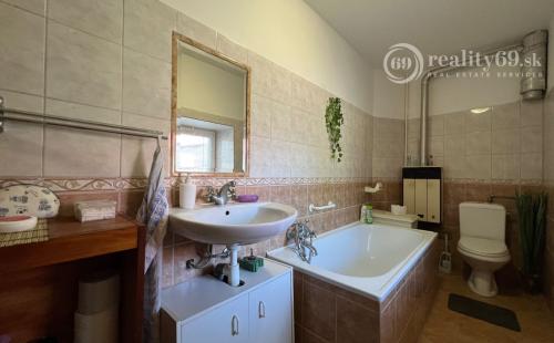 MAĎARSKO - GONCZRUSZKA RD IHNEĎ OBÝVATEĽNÝ V TICHEJ LOKALITE OBCE