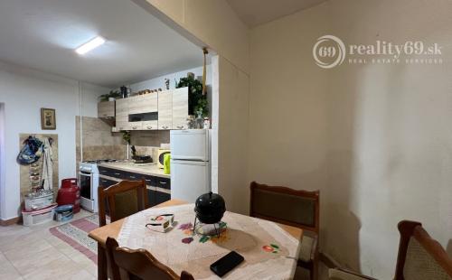 MAĎARSKO - GONCZRUSZKA RD IHNEĎ OBÝVATEĽNÝ V TICHEJ LOKALITE OBCE