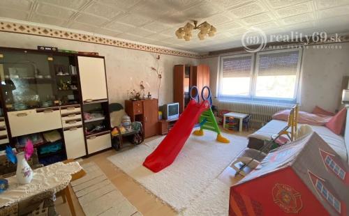 MAĎARSKO - SZENDRO PEKNÝ 5 IZBOVÝ POSCHODOVÝ RODINNÝ DOM S GARÁŽOU