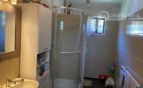 MAĎARSKO - SZENDRO PEKNÝ 5 IZBOVÝ POSCHODOVÝ RODINNÝ DOM S GARÁŽOU