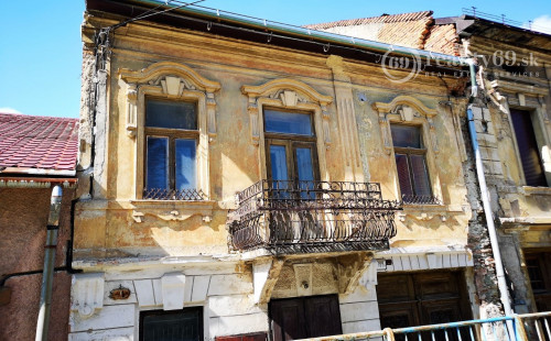 SMOLNÍK - MEŠTIANSKY DOM S OBCHODNÝM PRIESTOROM V CENTRE MESTA.