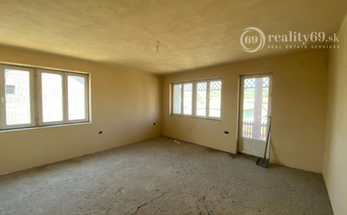 MAĎARSKO - AGGTELEK VYHĽADÁVANÁ LOKALITA 3 IZBOVÝ RODINNÝ DOM