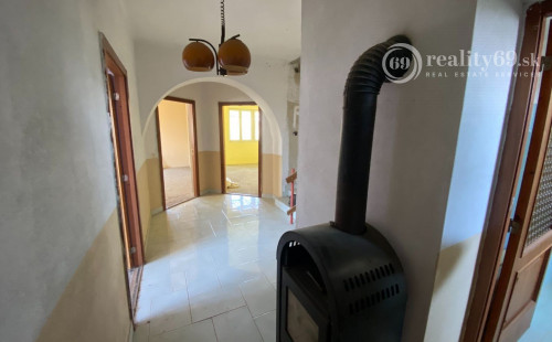 MAĎARSKO - AGGTELEK VYHĽADÁVANÁ LOKALITA 3 IZBOVÝ RODINNÝ DOM