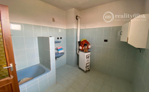 MAĎARSKO - AGGTELEK VYHĽADÁVANÁ LOKALITA 3 IZBOVÝ RODINNÝ DOM