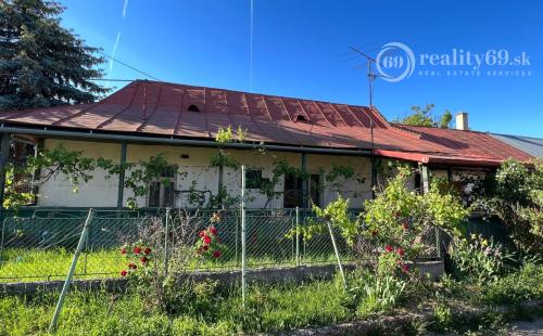 KECHNEC - RODINNÝ DOM NA VÝBORNOM MIESTE, POZEMOK 1.958M2.