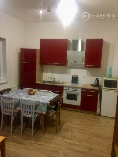 MARKUŠKA - GEMER - 4 IZBOVÝ RD VHODNÝ NA BÝVANIE A PODNIKANIE, POZEMOK 1669 M2