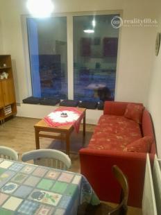 MARKUŠKA - GEMER - 4 IZBOVÝ RD VHODNÝ NA BÝVANIE A PODNIKANIE, POZEMOK 1669 M2