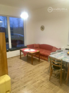 MARKUŠKA - GEMER - 4 IZBOVÝ RD VHODNÝ NA BÝVANIE A PODNIKANIE, POZEMOK 1669 M2