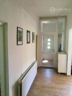 MARKUŠKA - GEMER - 4 IZBOVÝ RD VHODNÝ NA BÝVANIE A PODNIKANIE, POZEMOK 1669 M2