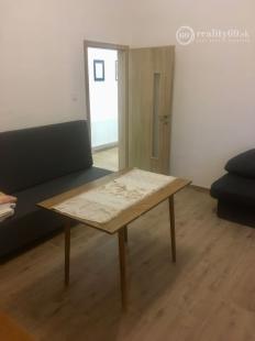 MARKUŠKA - GEMER - 4 IZBOVÝ RD VHODNÝ NA BÝVANIE A PODNIKANIE, POZEMOK 1669 M2