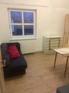 MARKUŠKA - GEMER - 4 IZBOVÝ RD VHODNÝ NA BÝVANIE A PODNIKANIE, POZEMOK 1669 M2