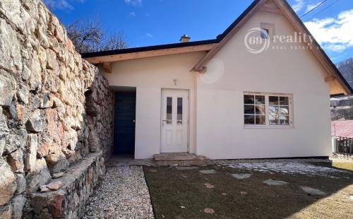 HAČAVA - KVALITNÁ NOVOSTAVBA 3 IZBOVÉHO RD V KRÁSNEJ PRÍRODE.