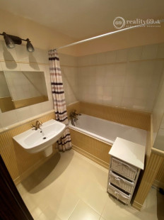 NOVÁ SUPER CENA - MIŠKOVECKÁ - PEKNÝ MODERNÝ BYT PO KOMPLETNEJ REKONŠTRUKCII ČIASTOČNE ZARIADENÝ.