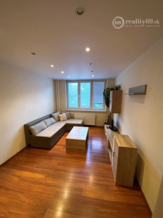 NOVÁ SUPER CENA - MIŠKOVECKÁ - PEKNÝ MODERNÝ BYT PO KOMPLETNEJ REKONŠTRUKCII ČIASTOČNE ZARIADENÝ.