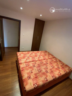 NOVÁ SUPER CENA - MIŠKOVECKÁ - PEKNÝ MODERNÝ BYT PO KOMPLETNEJ REKONŠTRUKCII ČIASTOČNE ZARIADENÝ.