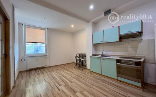 FURČA - NOVOSTAVBA 2 IZBOVÝ TEHLOVÝ BYT S PARKOVACÍM MIESTOM.