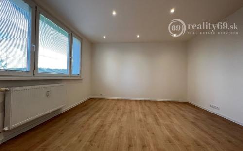 KVP - WURMOVA - 3 IZBOVÝ PO KOMPLETNEJ REKONŠTRUKCII 65 M2, LODŽIA.