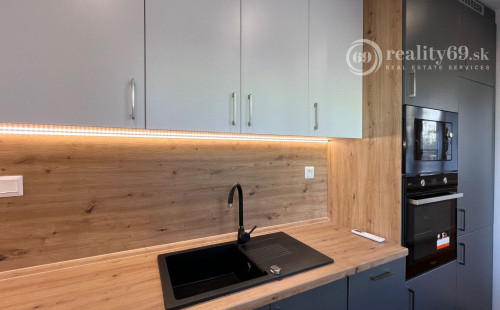 TERASA - NEŠPOROVA 3 IZBOVÝ SUPER MODERNÝ BYT 66 M2, LODŽIA, KLIMATIZÁCIA, PRÁČKA