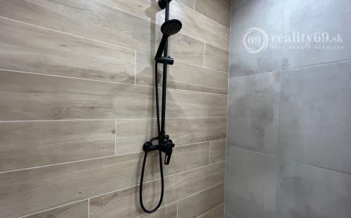 TERASA - NEŠPOROVA 3 IZBOVÝ SUPER MODERNÝ BYT 66 M2, LODŽIA, KLIMATIZÁCIA, PRÁČKA