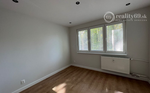 TERASA - NEŠPOROVA 3 IZBOVÝ SUPER MODERNÝ BYT 66 M2, LODŽIA, KLIMATIZÁCIA, PRÁČKA