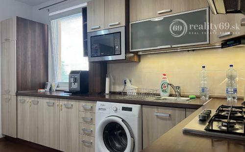 ŤAHANOVCE - ČÍNSKA PEKNÝ 3 IZBOVÝ BYT 79 M2, LODŹIA.