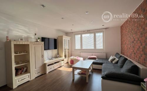 ŤAHANOVCE - ČÍNSKA PEKNÝ 3 IZBOVÝ BYT 79 M2, LODŹIA.