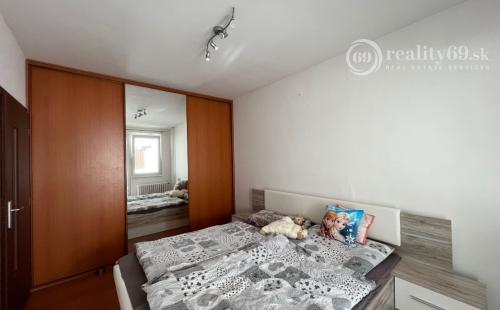 ŤAHANOVCE - ČÍNSKA PEKNÝ 3 IZBOVÝ BYT 79 M2, LODŹIA.