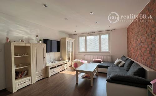 ŤAHANOVCE - ČÍNSKA PEKNÝ 3 IZBOVÝ BYT 79 M2, LODŹIA.