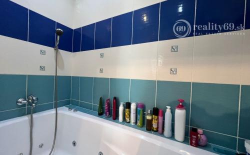 ŤAHANOVCE - ČÍNSKA PEKNÝ 3 IZBOVÝ BYT 79 M2, LODŹIA.