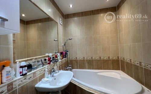 TERASA - MATUŠKOVA 3 IZBOVÝ  BYT V TOP LOKALITE 62 M2, LODŽIA A PIVNICA.