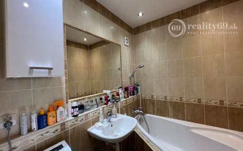 TERASA - MATUŠKOVA 3 IZBOVÝ  BYT V TOP LOKALITE 62 M2, LODŽIA A PIVNICA.