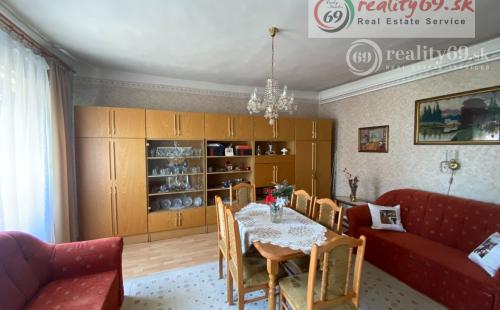 MAĎARSKO - ENCS - POLYFUNKČNÁ BUDOVA S 3 IZBOVÝM BYTOM