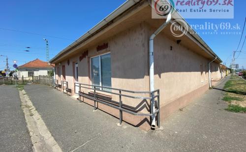 MAĎARSKO - ENCS - POLYFUNKČNÁ BUDOVA S 3 IZBOVÝM BYTOM