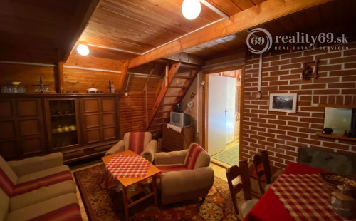 MAĎARSKO - PEKNÝ REKREAČNÝ ZRUB PRI TERMÁLNOM KÚPALISKU.