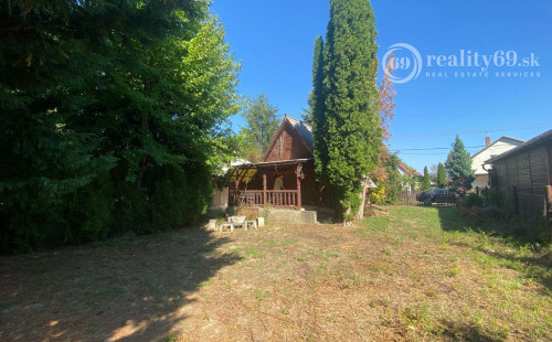 MAĎARSKO - PEKNÝ REKREAČNÝ ZRUB PRI TERMÁLNOM KÚPALISKU.