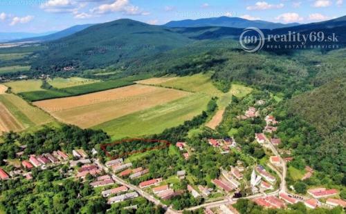 MAĎARSKO - PANYOK PEKNÝ POZEMOK 1.040 M2.