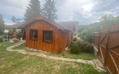 MAĎARSKO - LUXUSNÁ CHATA S LETNOU KUCHYŇOU A BAZÉNOM