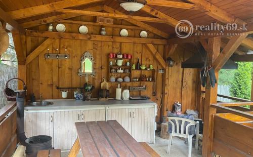 MAĎARSKO - LUXUSNÁ CHATA S LETNOU KUCHYŇOU A BAZÉNOM