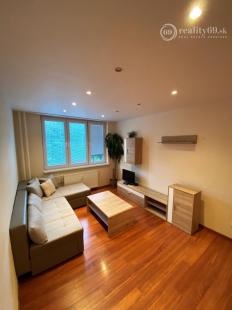 NOVÁ SUPER CENA - MIŠKOVECKÁ - PEKNÝ MODERNÝ BYT PO KOMPLETNEJ REKONŠTRUKCII ČIASTOČNE ZARIADENÝ.