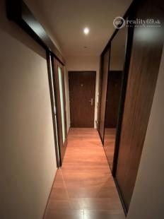 NOVÁ SUPER CENA - MIŠKOVECKÁ - PEKNÝ MODERNÝ BYT PO KOMPLETNEJ REKONŠTRUKCII ČIASTOČNE ZARIADENÝ.