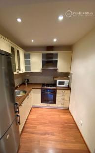 NOVÁ SUPER CENA - MIŠKOVECKÁ - PEKNÝ MODERNÝ BYT PO KOMPLETNEJ REKONŠTRUKCII ČIASTOČNE ZARIADENÝ.